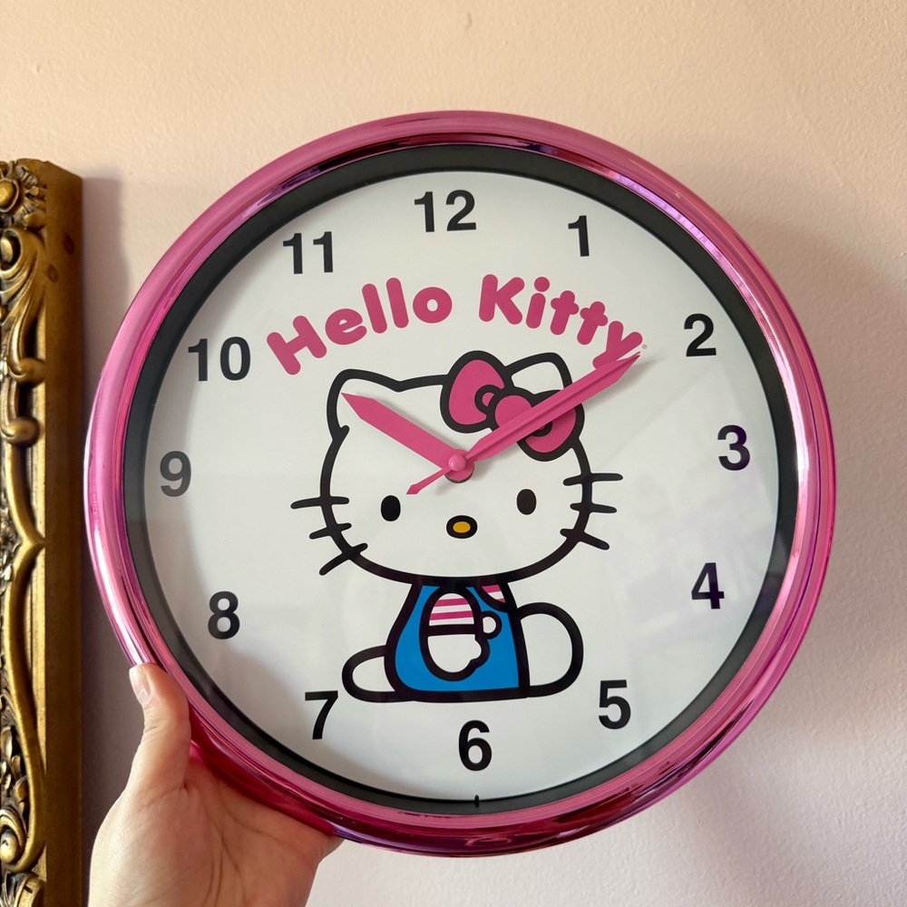 Hello Kitty pink Wall clock